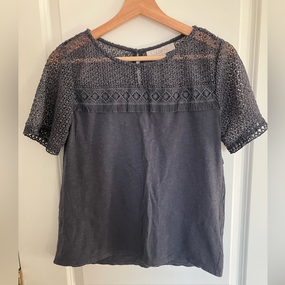 🎉 3/$15 Loft Grey Crochet Lace T-Shirt XS